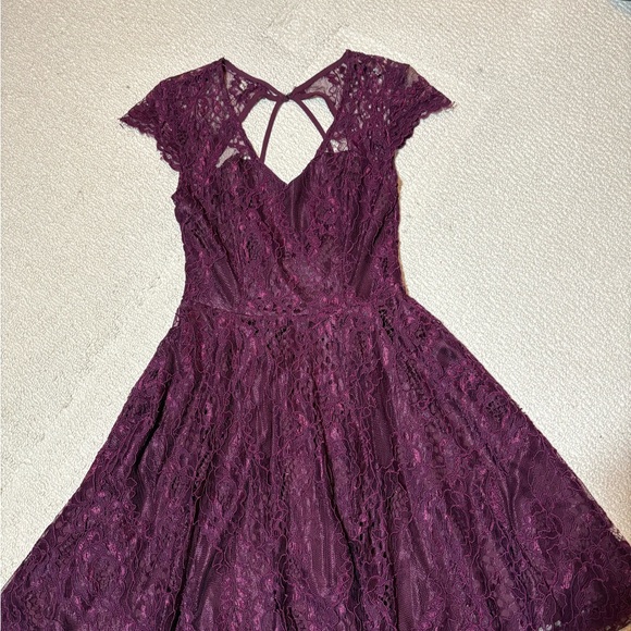 Elegant Lace Burgundy Dress - Picture 2 of 3